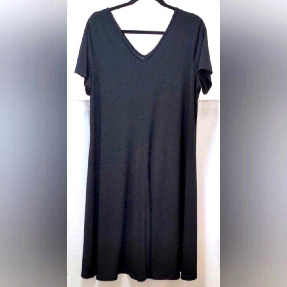 Roaman's Plus Size Black Short Sleeve V-Neck Swing Dress Size 14/16 M NEW